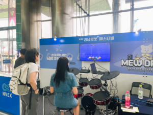 엔백스, 강남 로봇플러스 페스티벌 전시에서 ‘MEW 드럼’ 첫 …
